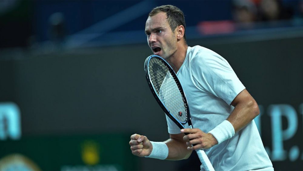 Roman Safiullin to Host Tennis Masterclass at Lily Beach Resort & Spa